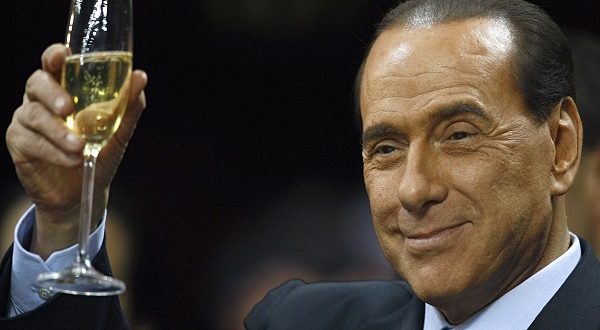 Berlusconi non lascia la politica, pronto a scendere in capo con una lista unica