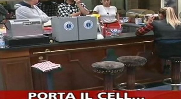 GF VIP 2 Striscia La Notizia cellulare espulsione