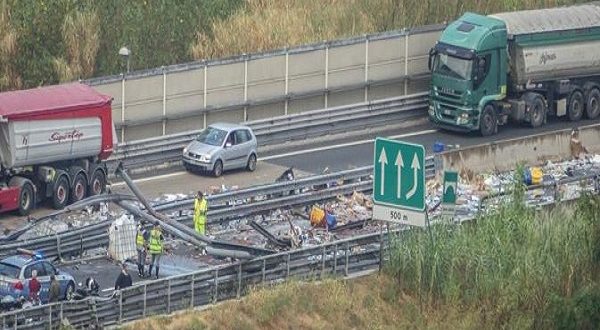 A10 incidente stradale tir carico