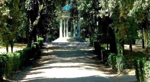 Roma Villa Borghese stupro
