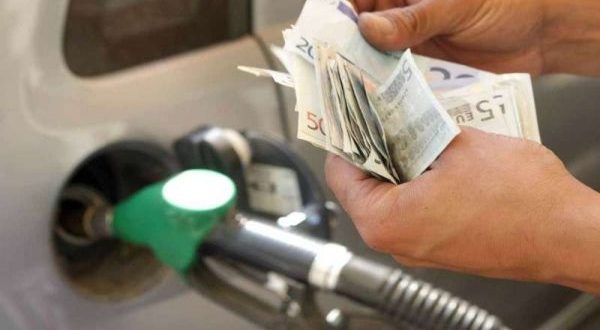Benzina prezzi instabili: da cosa dipende il costo del carburante?