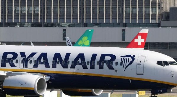 Regole bagaglio a mano Ryanair, ammesse solo borse e zainetti