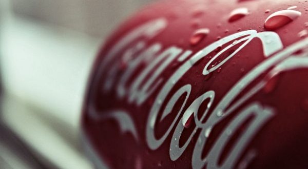 Ragazza ricoverata dopo malore: aveva trovato un verme nella Coca Cola