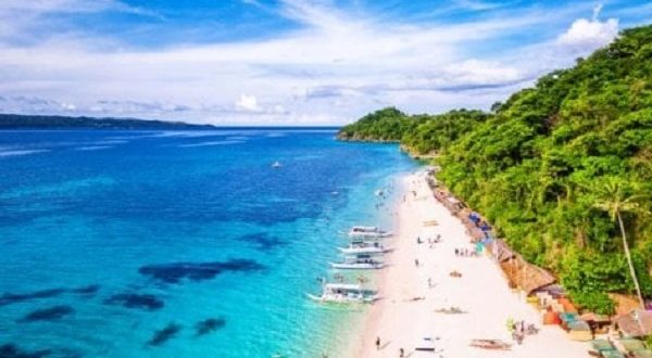 Duterte chiude Isola di Boracay ai turisti