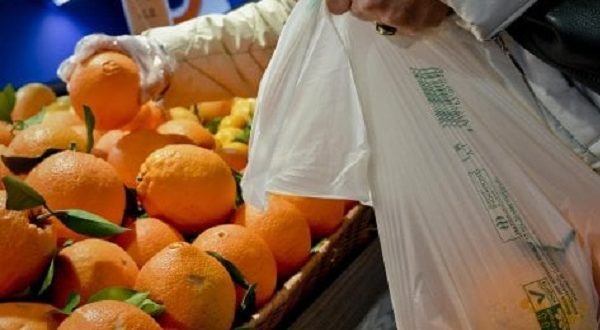 Sacchetti biodegradabili per la frutta, si possono portare da casa