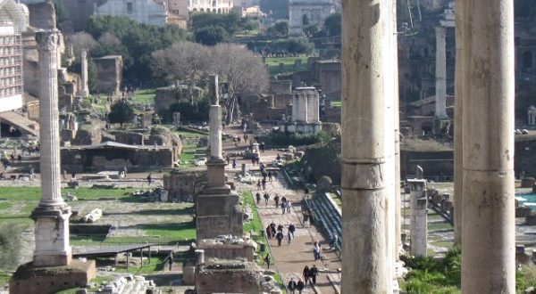 Foro Romano, crollo di una parete antica: paura a Roma