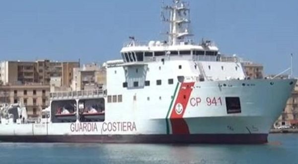 Nave Diciotti, Salvini insiste: non scende nessuno