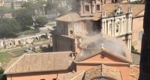 San Giuseppe dei Falegnami, crolla il tetto della chiesa a Roma