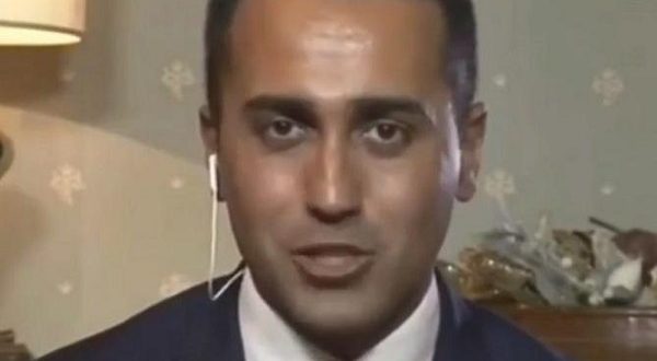 Luigi Di Maio gaffe su acqua ed esseri umani: ironia del web